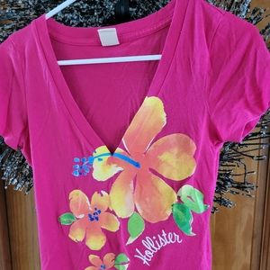 Hollister size small t shirt